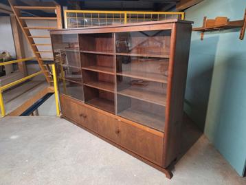 Vintage Art deco kast, apothekerskast, buffetkast, legkast beschikbaar voor biedingen