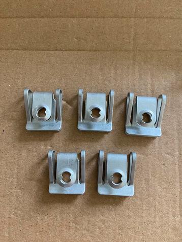 C-clips onderbekleding BMW E46.E60.E61.F07.F11.F10.E63.E64. beschikbaar voor biedingen