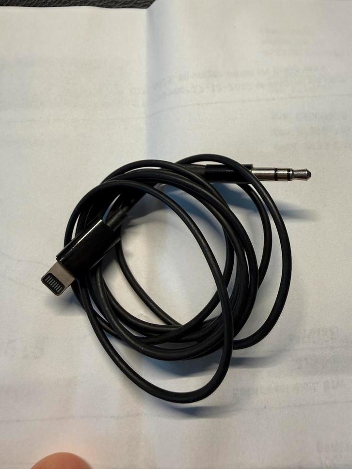 Apple Lightning naar Mini-Jack Audiokabel AirPods Max, Audio, Tv en Foto, Audiokabels en Televisiekabels, Gebruikt, Overige kabels