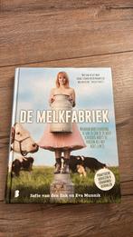 Sofie van den Enk - De melkfabriek, Ophalen of Verzenden, Zo goed als nieuw, Sofie van den Enk; Eva Munnik
