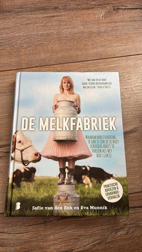 Sofie van den Enk - De melkfabriek, Boeken, Kinderboeken | Baby's en Peuters, Zo goed als nieuw, Ophalen of Verzenden