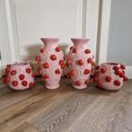 4 vazen met aardbeien, Huis en Inrichting, Woonaccessoires | Vazen, Ophalen, Overige kleuren, Minder dan 50 cm, Glas