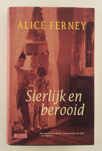 Ferney, Alice - Sierlijk en berooid beschikbaar voor biedingen
