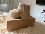 Ugg Ultra Mini New Heights Sunwave - Maat 38, Ophalen of Verzenden, Nieuw, Beige, Lage of Enkellaarzen