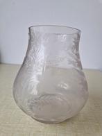 Antieke glazen vaas gegraveerde bladmotieven, Antiek en Kunst, Ophalen of Verzenden