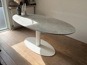 KAS20 eettafel marmerlook (custom made) beschikbaar voor biedingen