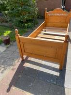 Grenen vintage bed met bijzondere afwerking, Antiek en Kunst, Ophalen