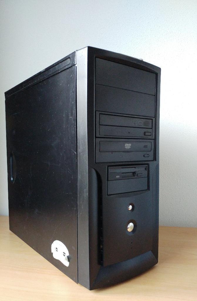 ASUS Gigabyte Computers Core2Duo/Quad, Computers en Software, Desktop Pc's, Gebruikt, 2 tot 3 Ghz, HDD, Minder dan 4 GB, Ophalen of Verzenden