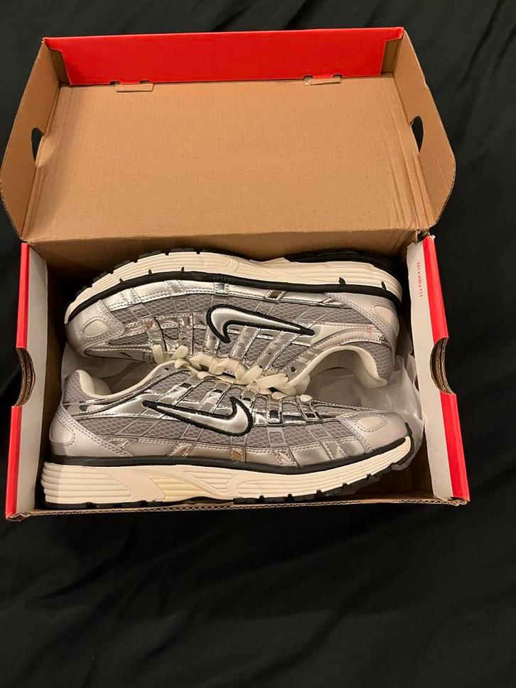 Nike P-6000 Silver - Maat 42 - Nieuw, Kinderen en Baby's, Kinderkleding | Schoenen en Sokken, Nieuw, Schoenen, Jongen of Meisje