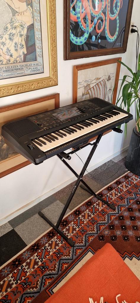 synthesizer YAMAYAMAHA PSR-630 +standaard (perfecte staat), Muziek en Instrumenten, Keyboards, Zo goed als nieuw, 61 toetsen, Yamaha