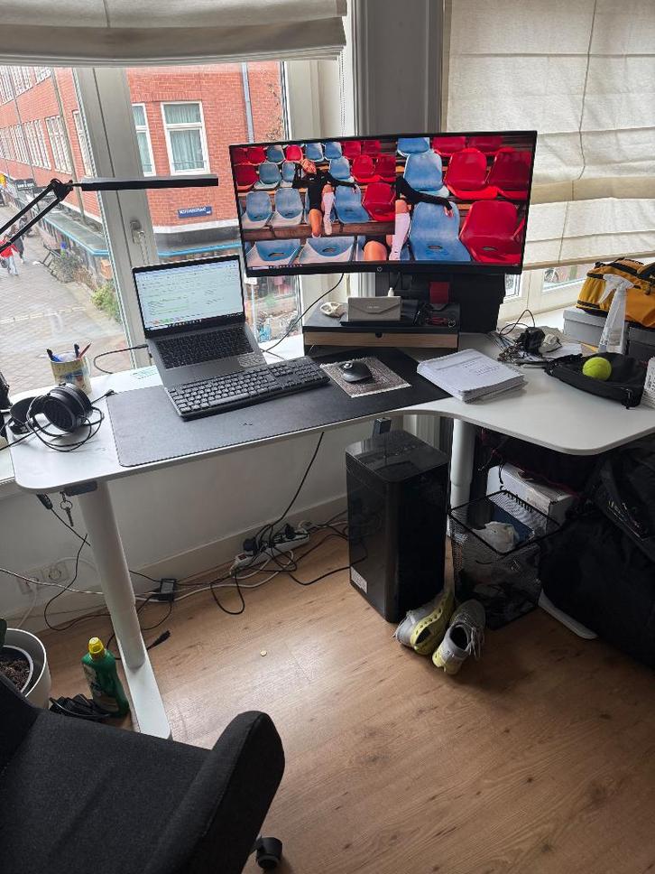 IKEA BEKANT elektrisch sta/zit hoekbureau – wit, Huis en Inrichting, Bureaus, Zo goed als nieuw, Stabureau, Elektrisch, In hoogte verstelbaar