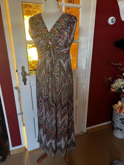 kleurrijke jurk, Kleding | Dames, Jurken, Zo goed als nieuw, Maat 38/40 (M), Overige kleuren, Onder de knie, Ophalen