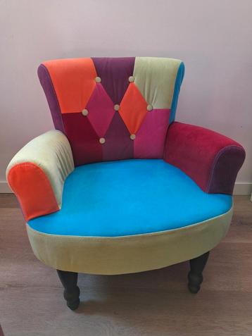 Prachtige kinderfauteuil i.z.g.s. stof gekleurd patchwork beschikbaar voor biedingen
