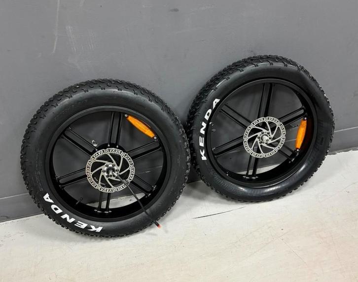 Ouxi V8 / H9 achterwiel + voorwiel nieuw incl banden, Motoren, Tuning en Styling, Ophalen of Verzenden