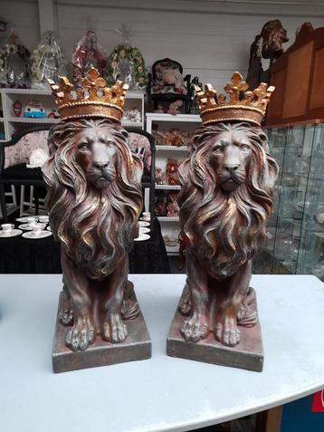 Mooie leeuwen beelden met kroon 85.00 p.s  beschikbaar voor biedingen