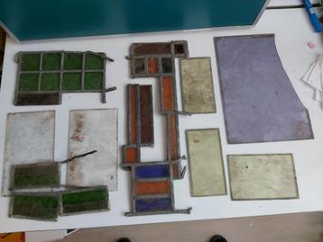Voor Tiffany of andere projecten. Doos met gekleurd glas. beschikbaar voor biedingen