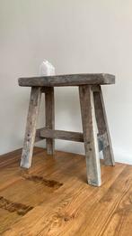 Oud houten krukje Aura Peeperkorn, Ophalen of Verzenden, Zo goed als nieuw, Hout