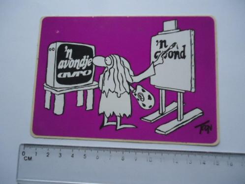 sticker oud Avro knudde toon v driel strip kunst art pop, Verzamelen, Stickers, Zo goed als nieuw, Bedrijf of Vereniging, Verzenden