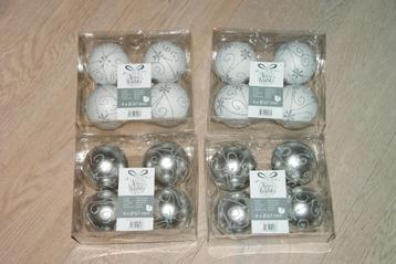 Te koop: 16x Kerstballen, zilver en wit met glitter, glas beschikbaar voor biedingen