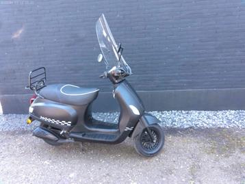 Mat zwarte BTC snorscooter met opvoerset is btw aftrekbaar beschikbaar voor biedingen