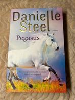 Danielle Steel - Pegasus, Boeken, Gelezen, Ophalen of Verzenden, Tweede Wereldoorlog