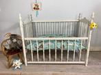 Brocante ledikantje, kinder spijlenbedje,  wit hout jaren 50, Ophalen