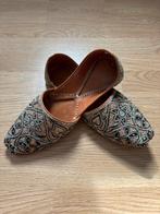Oosterse sloffen / schoenen van leer, Kleding | Dames, Schoenen, Ophalen of Verzenden, Zo goed als nieuw, Pantoffels of Sloffen