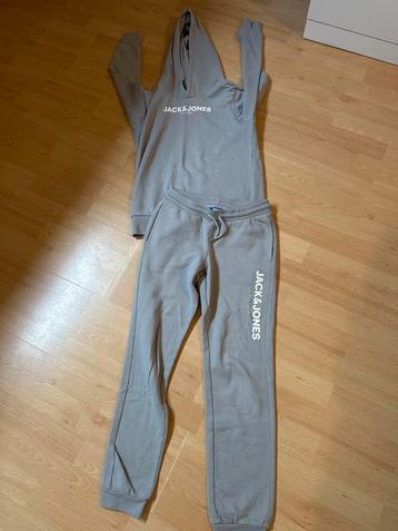Jongenspak Jack & Jones - Goede Staat beschikbaar voor biedingen