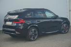 BMW iX1 eDrive20 M Sportpakket Pro 19'' / Panoramadak / Harm, Stof, 750 kg, Met garantie (alle), Zwart