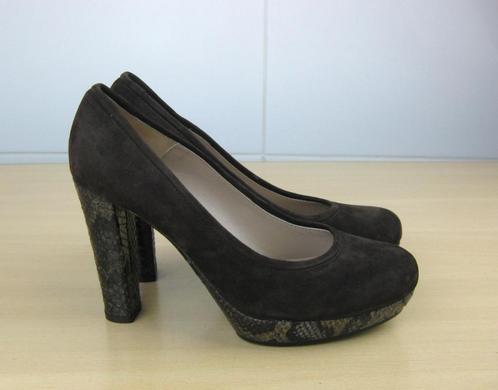 Unisa suede bruine hoge hakken pumps mt 36 nieuwstaat, Kleding | Dames, Schoenen, Zo goed als nieuw, Pumps, Bruin, Ophalen of Verzenden
