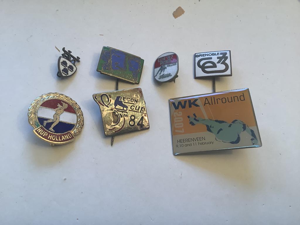 6 speldjes schaatsen en 1 pin, Verzamelen, Speldjes, Pins en Buttons, Ophalen of Verzenden, Zo goed als nieuw, Overige onderwerpen