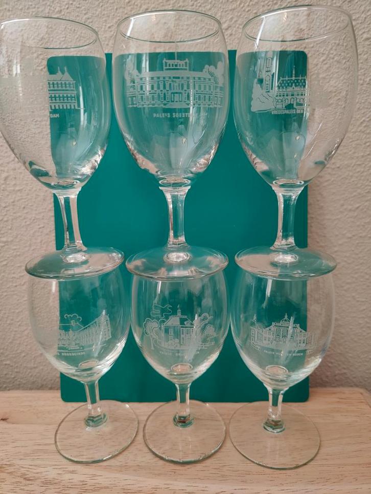 Zes vintage wijnglazen met afbeelding van paleizen, Verzamelen, Glas en Borrelglaasjes, Zo goed als nieuw, Overige typen, Verzenden