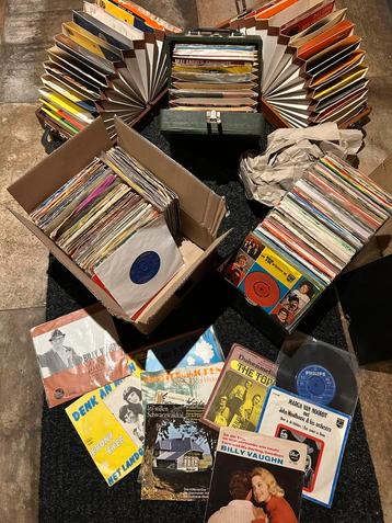 250 st 3 koffers dozen vol vinyl singles o a nederlandstalig beschikbaar voor biedingen