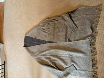 Seraphine Poncho - Stijlvol en Comfortabel! beschikbaar voor biedingen
