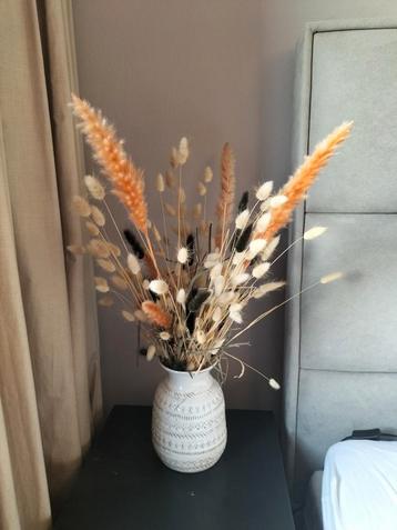Droogbloemen in vaas beschikbaar voor biedingen