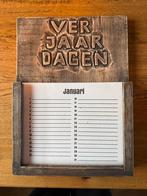 Houten Verjaardagskalender - Altijd te gebruiken!, Huis en Inrichting, Ophalen, Zo goed als nieuw, Analoog, Wandklok