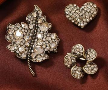 3 Mooie Broche bewerkt met steentjes, CADEAUTIP! beschikbaar voor biedingen