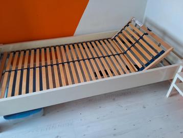 Bed met verstelbare lattenbodem en 4 onderbedboxen.  beschikbaar voor biedingen