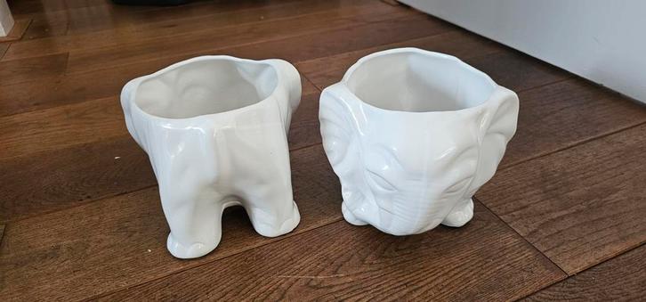 2x Olifant Bloempotten - Zo Goed Als Nieuw!, Tuin en Terras, Bloempotten, Zo goed als nieuw, Aardewerk, Binnen, Balkon, Minder dan 40 cm