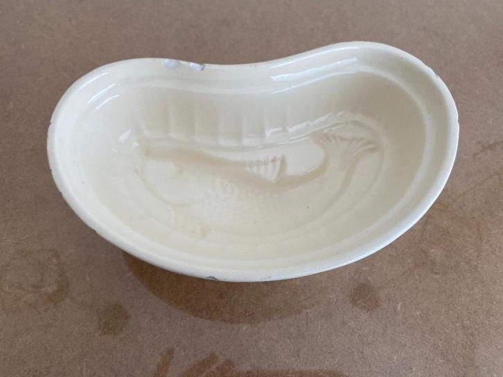 Oude pudding/ pate vorm (vis), Huis en Inrichting, Keuken | Servies, Gebruikt, Schaal of Schalen, Effen, Aardewerk, Ophalen of Verzenden