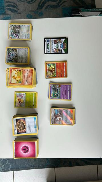 Pokemon bulk van veel verschillende sets 600+ kaarten beschikbaar voor biedingen