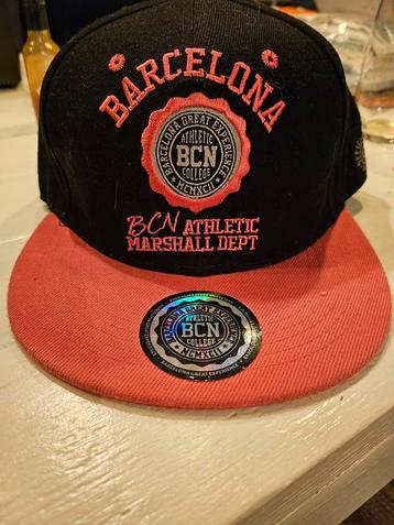 2 caps,, zwart/roze. Megan en Barcelona