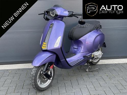 Vespa Sprint 4T | Akrapovic | Custom alcantara zadel | Viola, Fietsen en Brommers, Snorfietsen en Snorscooters, Gebruikt, Vespa