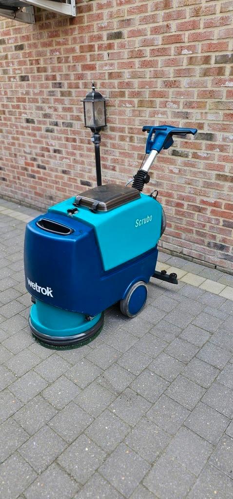 Wetrok Scrubo Professional Schrobzuigmachine op batterijen, Doe-het-zelf en Verbouw, Reinigingsmachines, Zo goed als nieuw, Schrobmachine