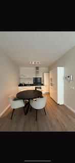 Huiskamer eettafel rond met 4 stoelen 350,-, Ophalen of Verzenden