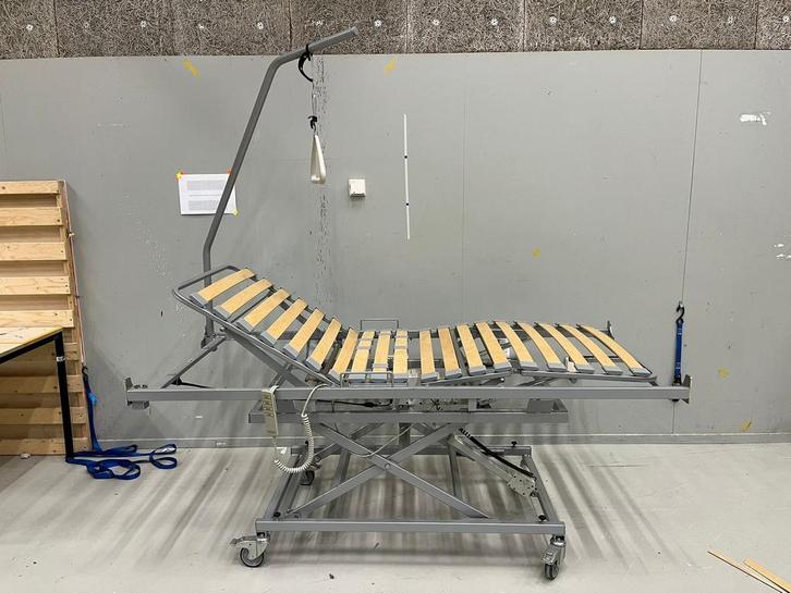 Hoog-laag verzorgbed, Diversen, Verpleegmiddelen, Zo goed als nieuw, Ophalen