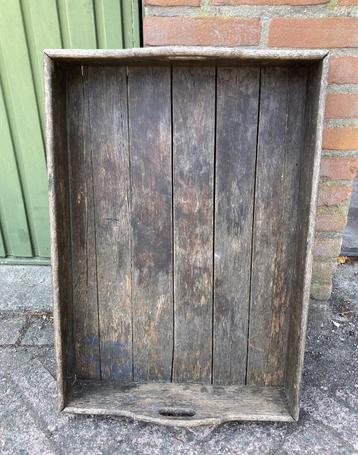 Groot brocante houten dienblad met houten verbindingen beschikbaar voor biedingen