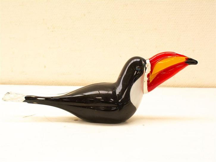 Murano Glazen liggenede toekan/ kakatoe 36078, Verzamelen, Beelden en Beeldjes, Gebruikt, Dier, Ophalen of Verzenden