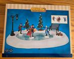 Lemax Schaatsbaan Kerst, Diversen, Kerst, Ophalen of Verzenden, Nieuw