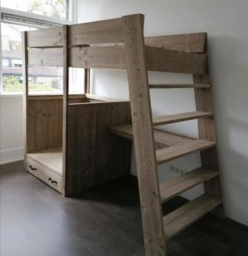 Steigerhouten Hoogslaper met Bureau en zitje kinderkamer beschikbaar voor biedingen